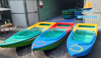 Thuyền composite giá bao nhiêu 